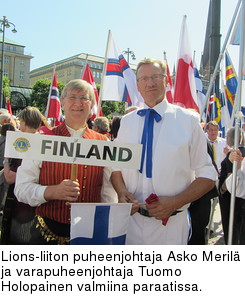 Lions-liiton puheenjohtaja Asko Meril ja varapuheenjohtaja Tuomo Holopainen valmiina paraatissa.