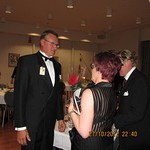 Seurassani lohkon puheenjohtaja Pirjo Tarvainen (LC Kuopio/Canth) puolisonsa Maurin kanssa